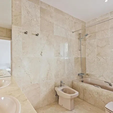 6 Bedrooms Luxury Camilla Villa