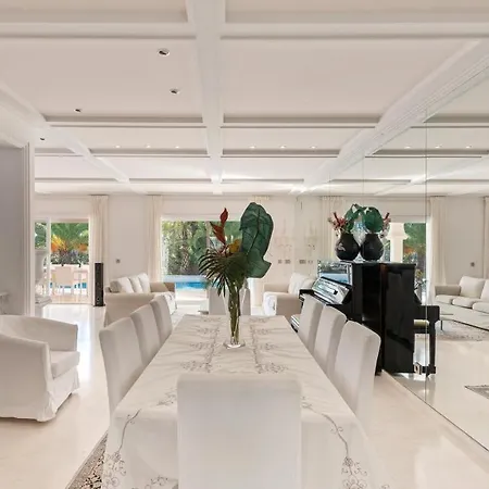 6 Bedrooms Luxury Camilla Villa