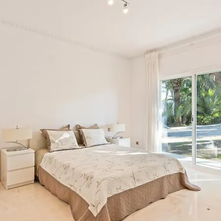 6 Bedrooms Luxury Camilla Villa Marbella