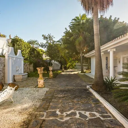 6 Bedrooms Luxury Camilla Villa