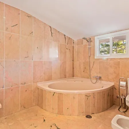 Villa 6 Bedrooms Luxury Camilla